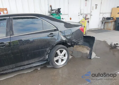 2014 Toyota Camry z USA, uszkodzony, nr VIN 4TBF1FK9EU833555